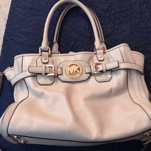 White Michael Kors purse with gold detailing